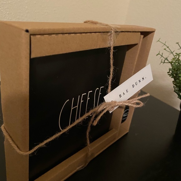 Rae Dunn cheese plate and knife set - Picture 3 of 5